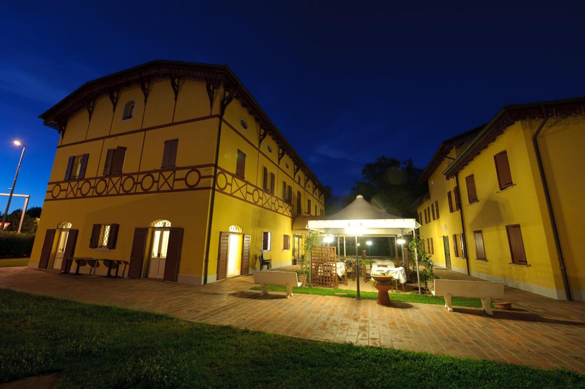 Corte Degli Estensi Формиджине Экстерьер фото
